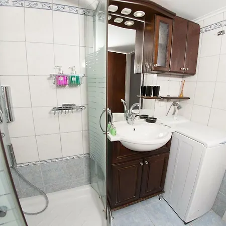 Théa Apartamento *